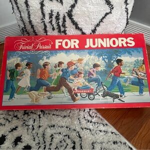 Classic Trivial Pursuit For Juniors Board Game Vintage Kids Ages 7–10 1987